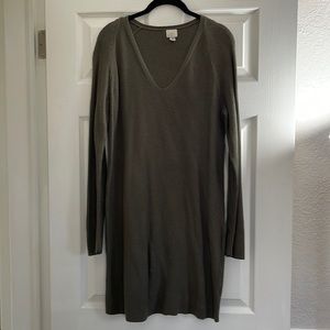 Green mini ribbed sweater dress